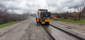 На Окружной Харькова ремонтируют дорогу