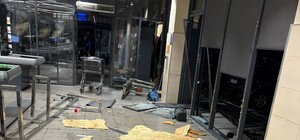 Взрыв автомобиля на парковке супермаркета: полиция пока не называет ЧП на Алексеевке терактом