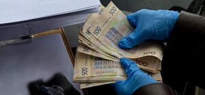 У Харкові затримали співробітницю виконавчої служби за 