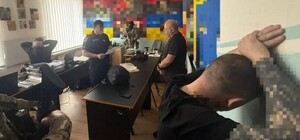У Харківській області трьох керівників армійського корпусу підозрюють у поборах із військових