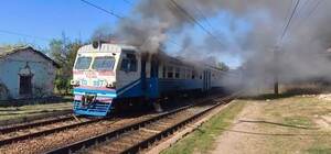 Есть погибшие и раненые: оккупанты ударили по пригородному поезду на Харьковщине