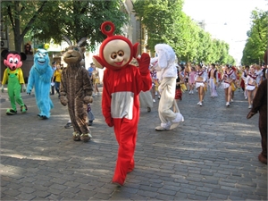 Самая масштабная часть торжества намечена на выходные. В субботу по центру пройдут парадом сказочные персонажи. Фото с официального сайта Харьковского зоопарка.