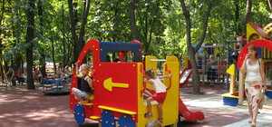 Харьковские депутаты устанавливают за свой счет детские площадки