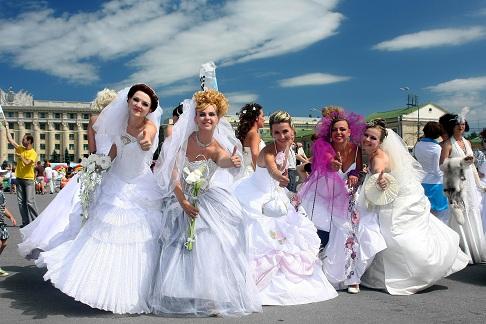 Харьков заполонят невесты. 