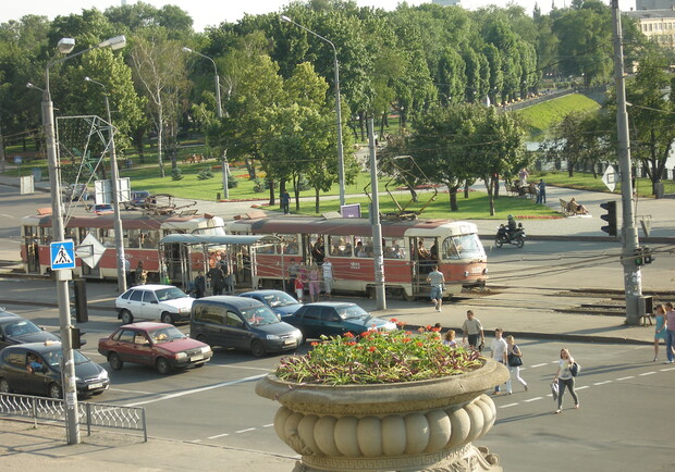 Фото "В Городе". Харьковские частные предприниматели помогают благоустраивать город. 