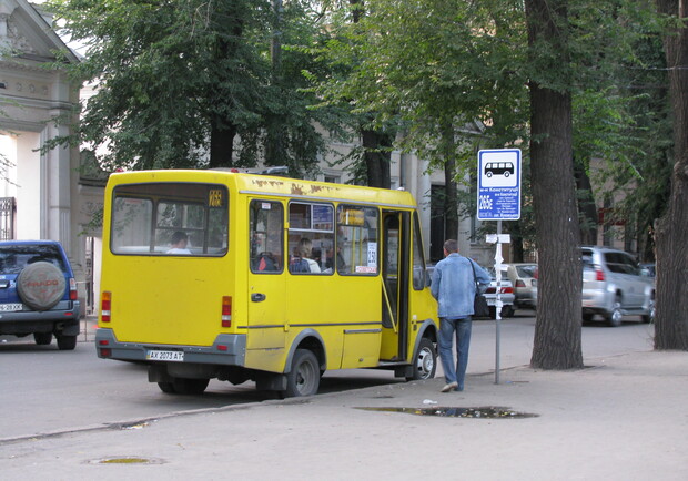 Фото kp.ua. По Гагарина евро-транспорт будут ездить по "собственной" полосе. 