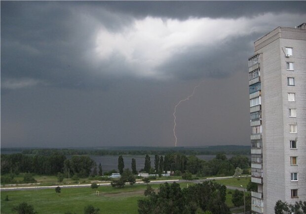 Фото mama.pl.ua. Весь день будет гроза и дождь. 