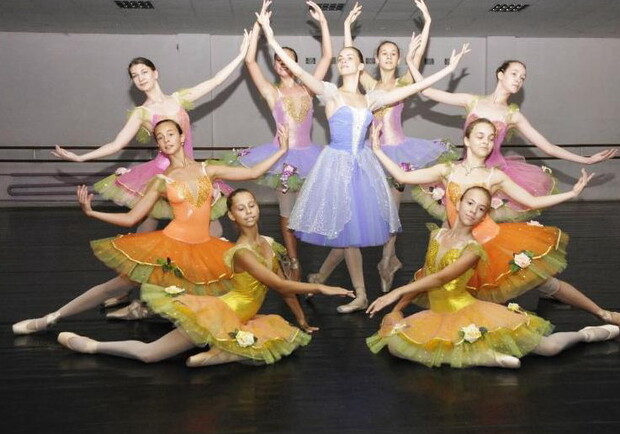 В рамках зарубежного гастрольного тура запланированы сценические уроки балета для маленьких зрителей. Фото с сайта Харьковского горсовета.
