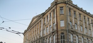 На улице Кооперативной учатся, женятся и читают по ночам