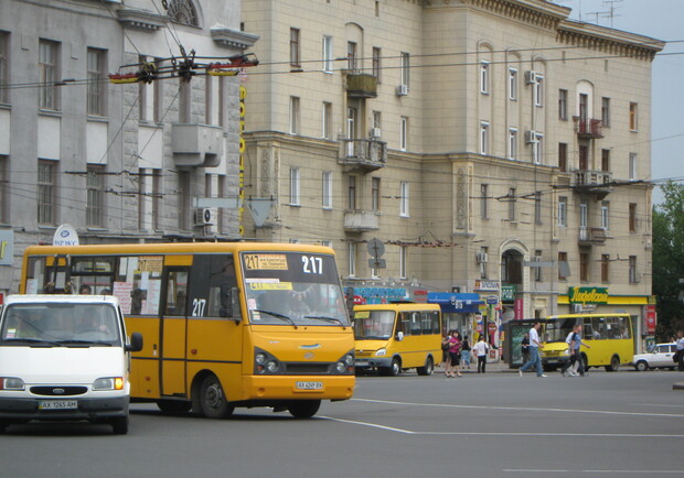 Автобусы заменят, а стоимость повысят.
Фото из архива "КП".