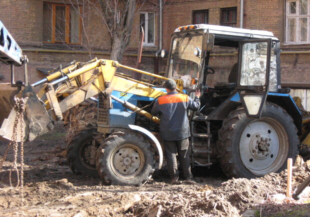 Фото kp.ua. Коммунальщики уверяют, что на спуске Жилярди канализацию не прорвало. 