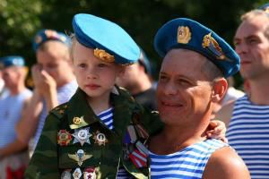 День Воздушно-десантных войск в Украине празднуется 2 августа. Фото с сайта харьковского горсовета.