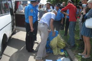 Фото пресс-службы горсовета. Суд запретил транспортникам голодать на площади Свободы. 
