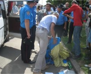 Бывшие работники ХКП "Горэлектротранс" самостоятельно свернули свою палатку. Фото пресс-службы Харьковского горсовета.