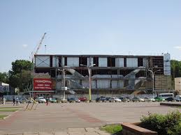 Сред бела дня в Днепродзержинском ЦУМе обвалился потолок