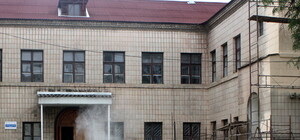 Луганчанам и праздник нипочем - дайте поработать