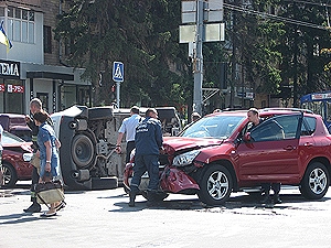 Фото kp.ua. На проспекте Ленина столкнулось 4 автомобиля. 