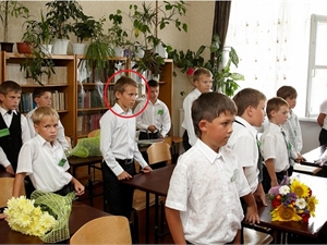 Теперь Коля Добкин может спокойно совмещать учебу с любимым увлечением - футболом.Фото Дмитрия ВЕРЕЩИНСКОГО.