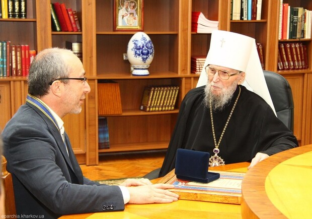 В свое время Геннадий Кернес беседовал с митрополитом Никодимом. Фото с сайта Харьковской епархии.