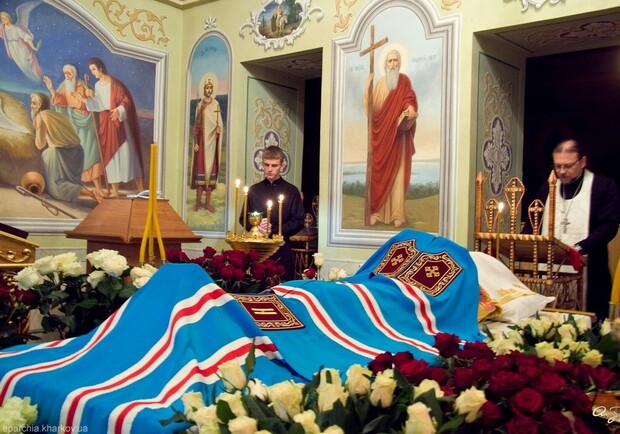 С сегодняшнего утра тело владыки Никодима перенесено в Свято-Благовещенский кафедральный собор. Фото с сайта Харьковской еперхии.