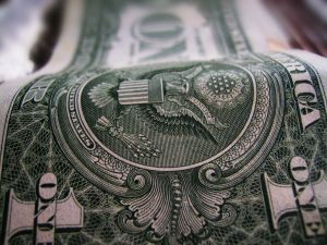 В харьковских обменках не хватает долларов