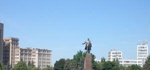 Харьковчане хотят видеть памятники нардепам, предметам и проституткам