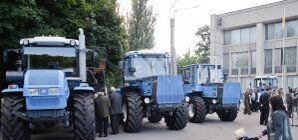 Харьковским коммунальщикам купили 7 тракторов… на всех 