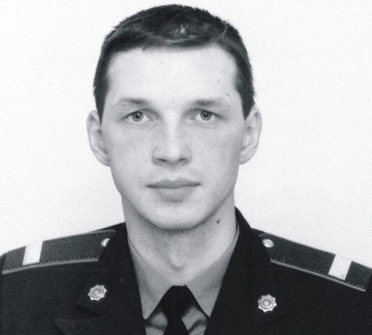 Во время перестрелки, устроенной убийцами, Александр Шабельников погиб. Фото с сайта ГУ МВД Украины в Харьковской области.