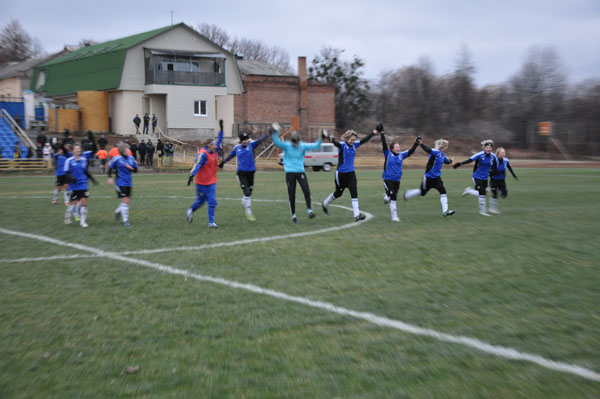 Фото regionstroy.com.ua Харьковская команда по женскому футболу стала чемпионом страны. 