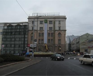 На этой неделе на место наконец-то вернули один из символов Харькова - градусник Фото <a href=http://kharkov.comments.ua/news/2011/11/11/145950.html>kharkov.comments.ua</a>.