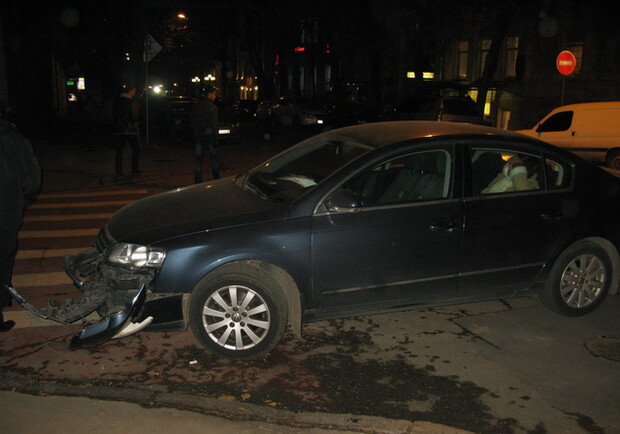 "Volkswagen" протаранил три машины. Фото: dozor.kharkov.ua
