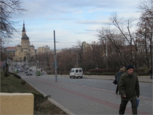 Площадь перед главным собором города снова называется Благовещенской. Фото Юрия ЗИНЕНКО.