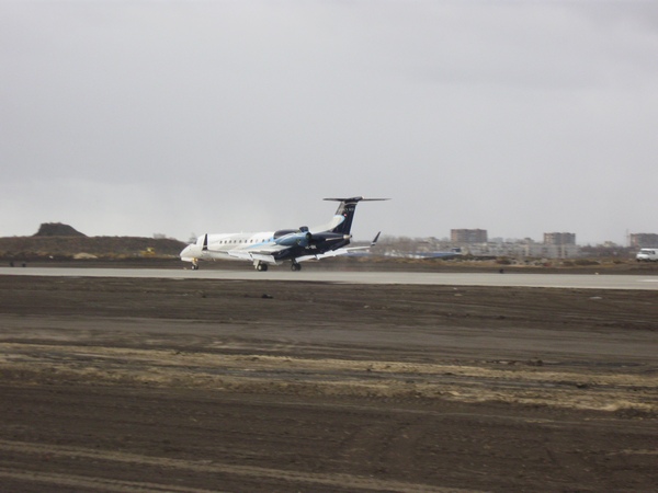 Фото пресс-службы аэропорта. Первый борт, который опробовал полосу,  был самолет Бориса Колесникова. 