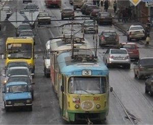 Это связано ремонтом аварийного участка трамвайных путей. Фото из архива "КП".