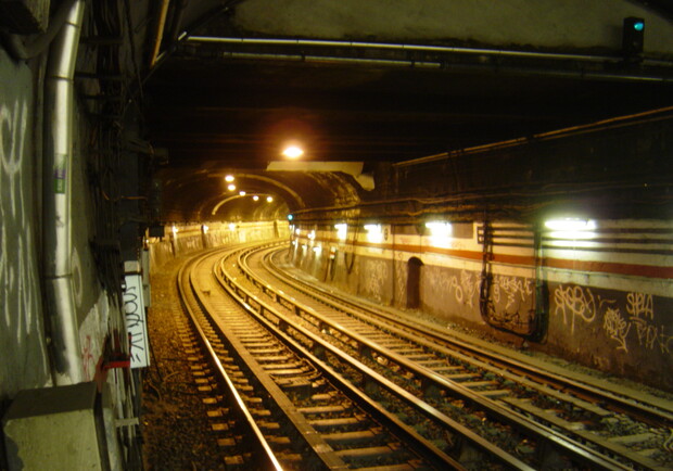 Фото www.sxc.hu. В тоннеле метро искали человека, но не нашли. 