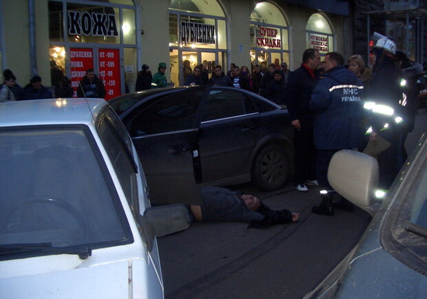 Фото <a href=http://dozor.kharkov.ua/main/kh/1101478.html>dozor.kharkov.ua</a>.  В центре Харькова столкнулось 8 авто. 