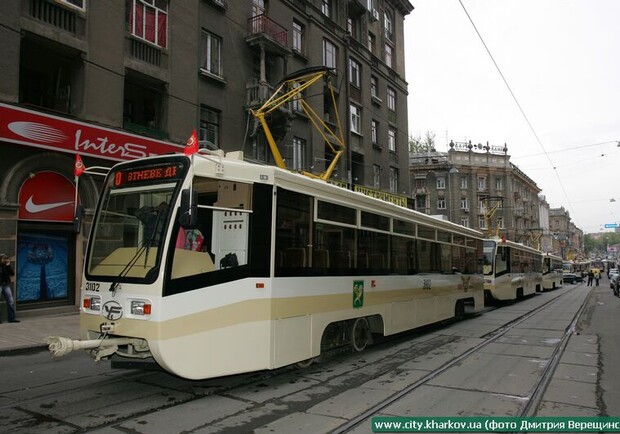 Фото kp.ua. Трамваи на Салтовке временно меняют маршрут. 