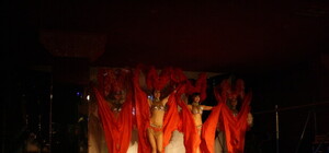 Полуобнаженные девушки и азартные игры: в Симферополе поставили нашумевший мюзикл 