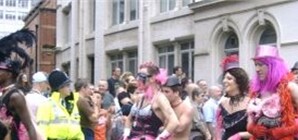 Киевляне хотят порубить геев на мясо и приписывают Дурневу маразм