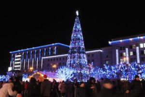 24 декабря на площади Свободы откроют главную новогоднюю елку города. Фото с сайта Харьковского горсовета.