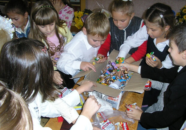 Фото kp.ua. Детям нужна помощь харьковчан. 