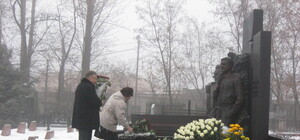 Янукович призвал вспомнить и помолиться за Кушнарева