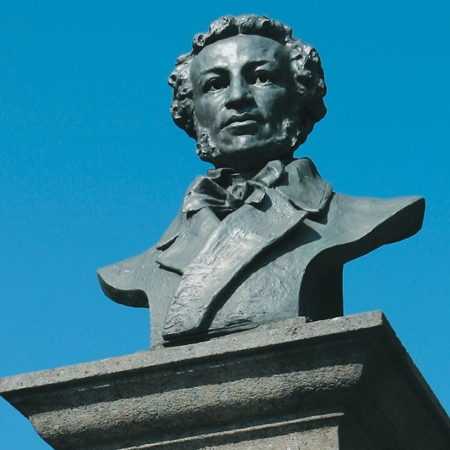 За что подорвали памятник Пушкину в Харькове - известно немногим горожанам. Фото sfw.org.ua.
