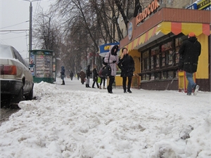 Снег, которым засыпало город на выходных, - это только первый "привет" от зимы. Фото автора.