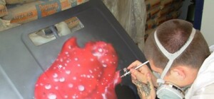 Харьковские аэрографисты превращают автомобили, ноутбуки и телефоны в произведения искусства