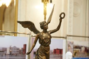 Памятник на площади Конституции откроют в августе. Фото с сайта Харьковского горсовета.