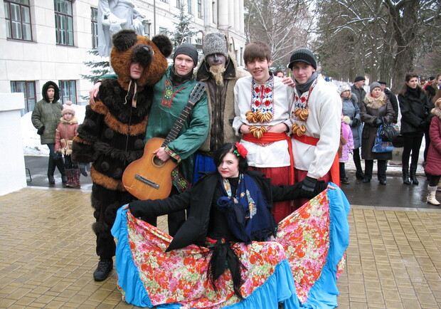 Традиция устраивать народные гулянья на Масленицу в Харьковской зооветеринарной академии зародилась  8 лет назад. Фото автора.
