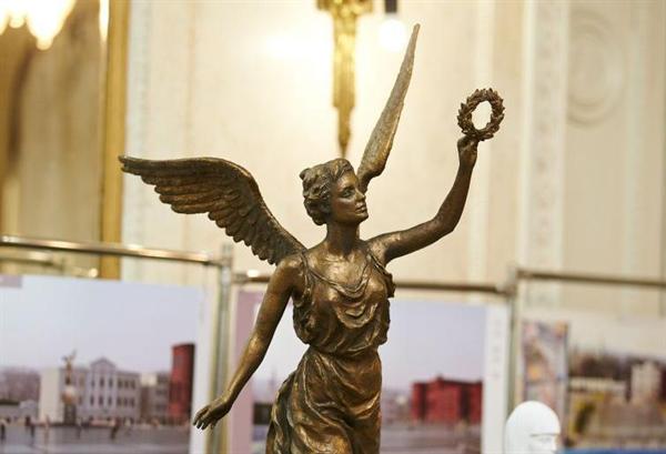 Такой большой бронзовой скульптуры в Харькове еще не было. 