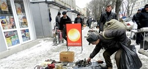 Розетки с презервативами, немецкие раритеты и гармонь за тысячу евро: прогулка по симферопольской барахолке