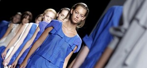 В Донецке красоткам предлагают работу – за 500 гривен сопровождать иностранцев на Евро-2012